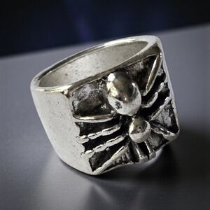 HOW COOL IS THIS GOTHIC SPIDER LADIES WIDE NEW SIZE 5 TITANIUM  SILVER RING?